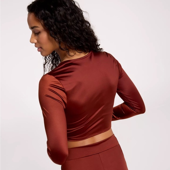 Alia Pure Black Ruched Rashguard - Picture 2 of 5